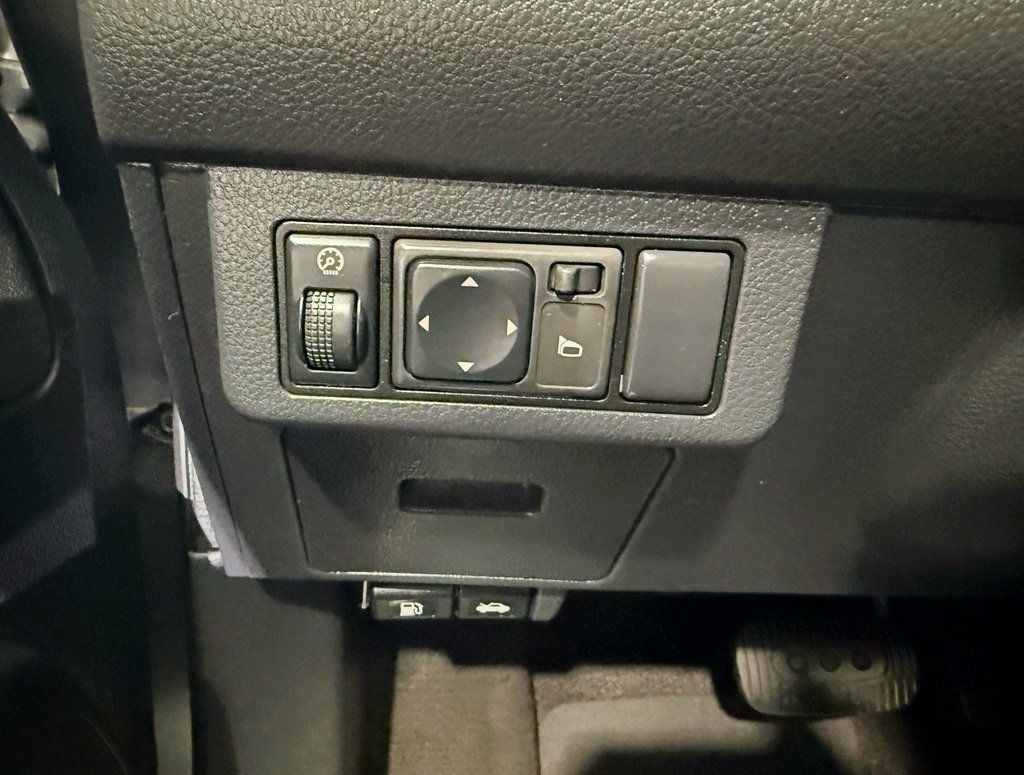 2009 Nissan Versa 5dr Hatchback I4 Automatic 1.8 S - 22944486 - 11