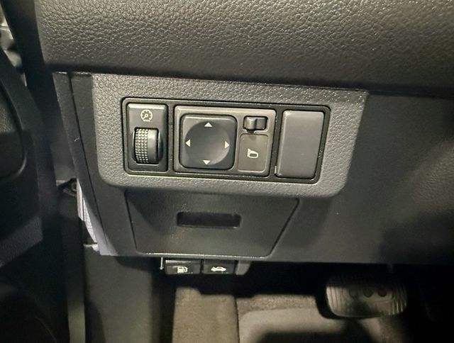 2009 Nissan Versa 5dr Hatchback I4 Automatic 1.8 S - 22944486 - 11