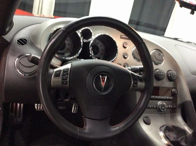 2009 Pontiac Solstice Convertible photo 14