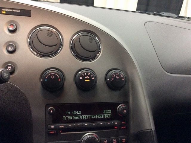 2009 Pontiac Solstice Convertible photo 17