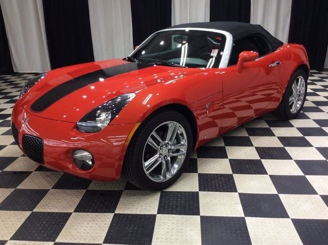 2009 Pontiac Solstice Convertible photo 3