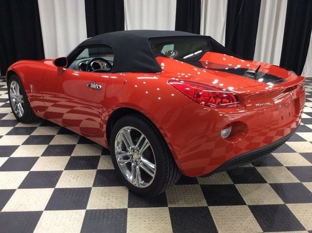 2009 Pontiac Solstice Convertible photo 4