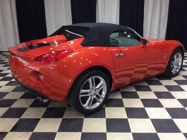 2009 Pontiac Solstice Convertible photo 6