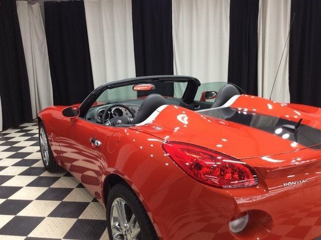 2009 Pontiac Solstice Convertible photo 7