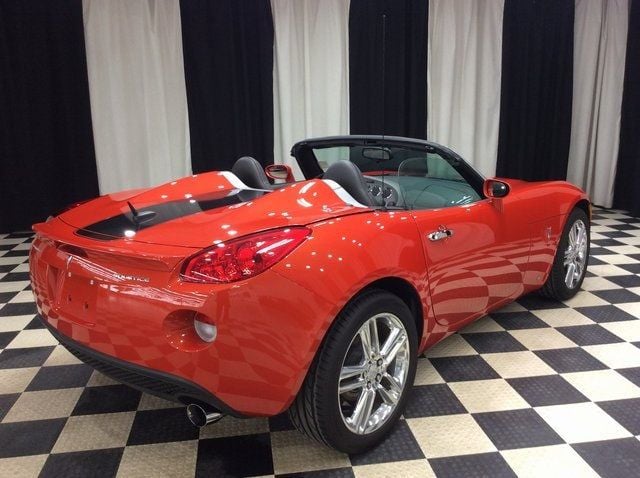 2009 Pontiac Solstice Convertible photo 9