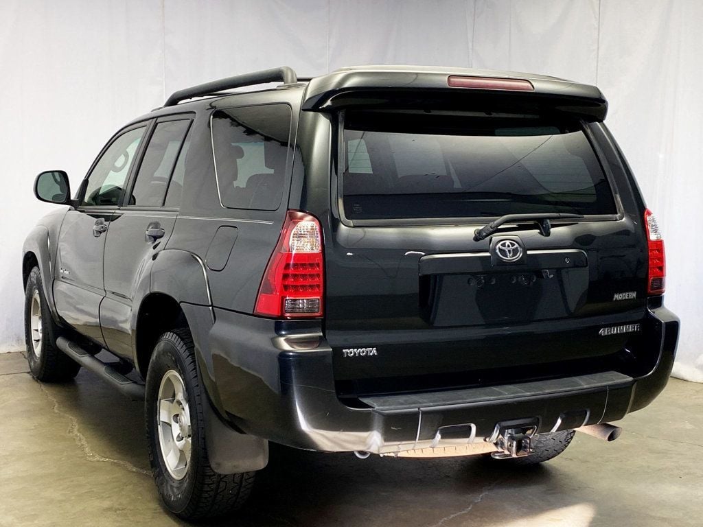 2009 Toyota 4Runner 4WD V6 Sport photo 3