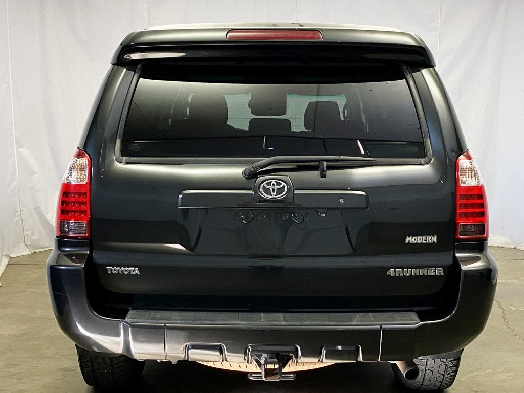 2009 Toyota 4Runner 4WD V6 Sport photo 4