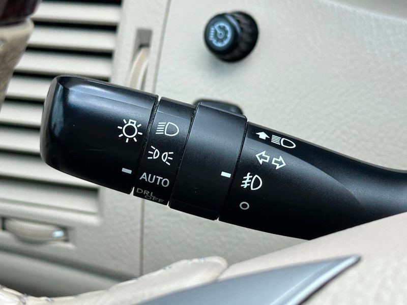 2009 Toyota Avalon 4dr Sedan Limited - 22912349 - 33