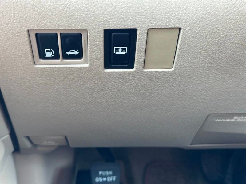 2009 Toyota Avalon 4dr Sedan Limited - 22912349 - 35