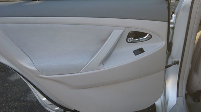 2009 Toyota Camry 3 MONTH WARRANTY , JUST SERVICED , VERY CLEAN INSIDE AND OUT  - 23059837 - 27