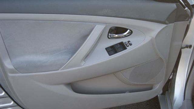 2009 Toyota Camry 3 MONTH WARRANTY , JUST SERVICED , VERY CLEAN INSIDE AND OUT  - 23059837 - 29