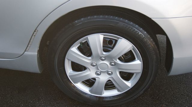 2009 Toyota Camry 3 MONTH WARRANTY , JUST SERVICED , VERY CLEAN INSIDE AND OUT  - 23059837 - 39