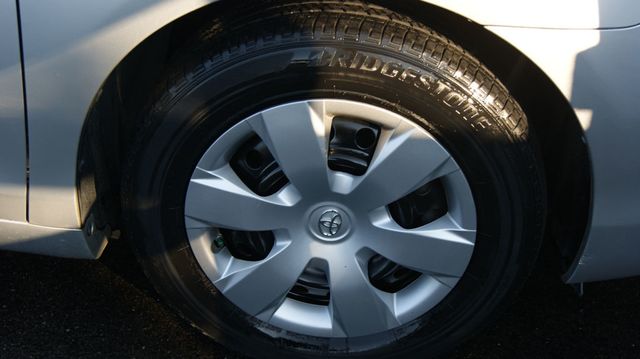 2009 Toyota Camry 3 MONTH WARRANTY , JUST SERVICED , VERY CLEAN INSIDE AND OUT  - 23059837 - 40