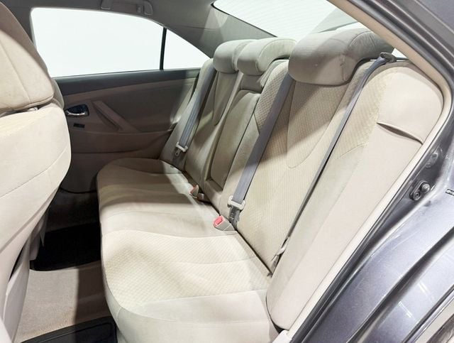 2009 Toyota Camry 4dr Sedan I4 Automatic LE - 22925663 - 20