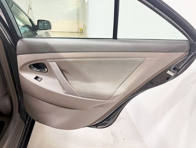 2009 Toyota Camry 4dr Sedan I4 Automatic LE - 22925663 - 24