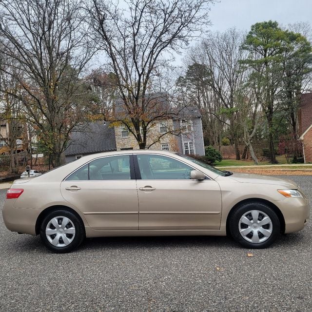 2009 Toyota Camry 4dr Sedan I4 Automatic LE - 22695095 - 1