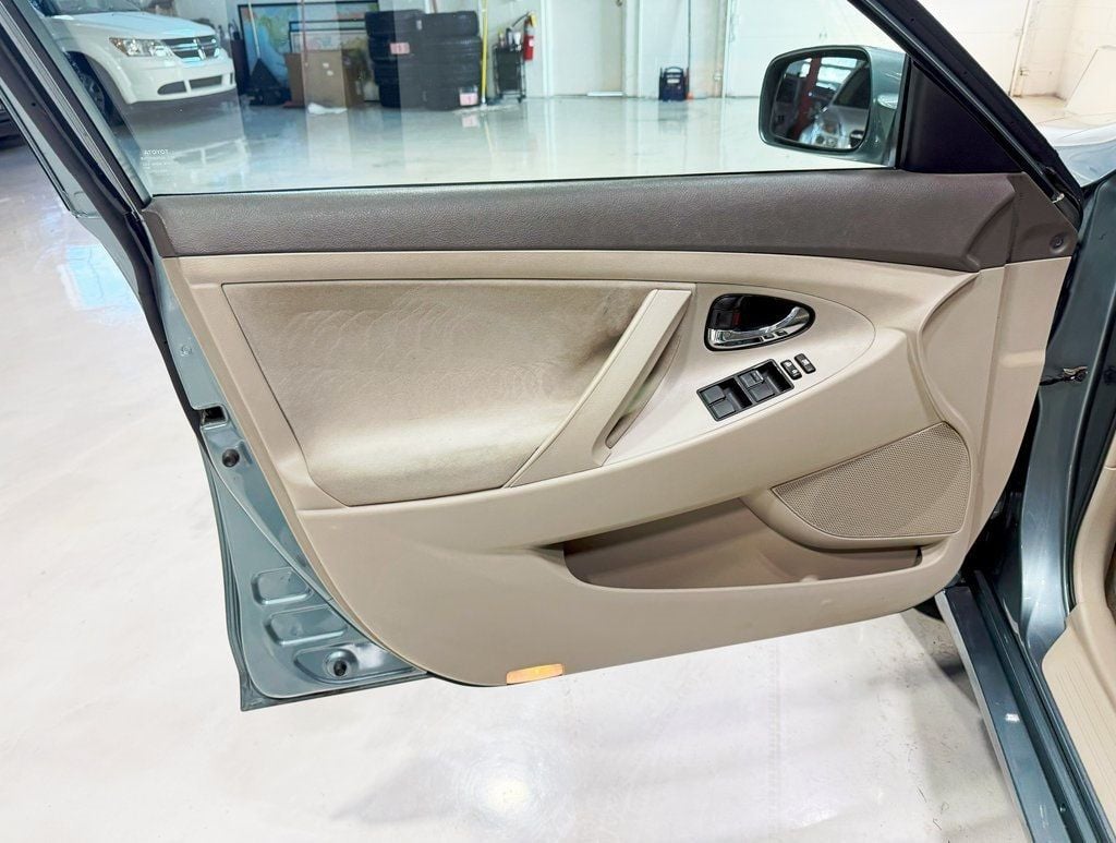 2009 Toyota Camry 4dr Sedan I4 Automatic SE - 22909364 - 18