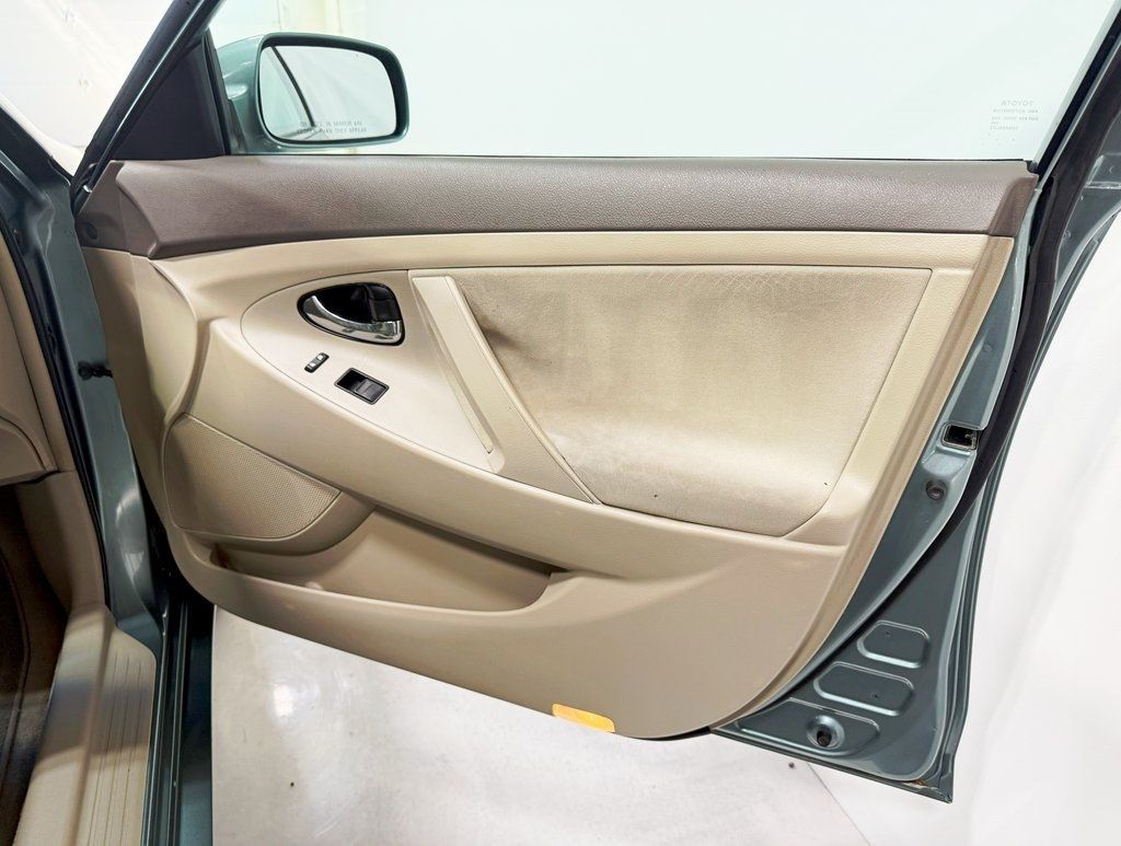 2009 Toyota Camry 4dr Sedan I4 Automatic SE - 22909364 - 28