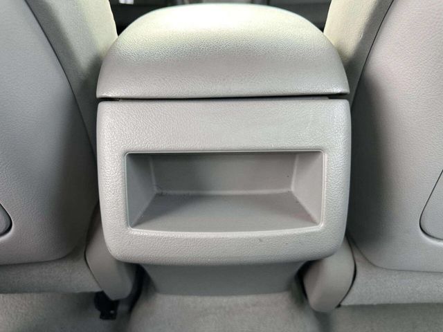 2009 Toyota Camry Base 4dr Sedan 5A - 22943742 - 32