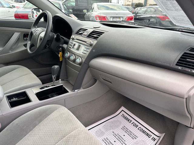 2009 Toyota Camry LE 4dr Sedan 5M - 23022348 - 17