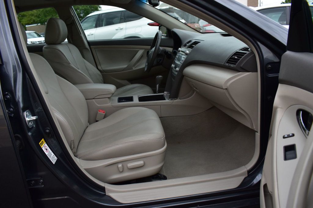 2009 Toyota Camry Hybrid 4dr Sedan - 22853907 - 16