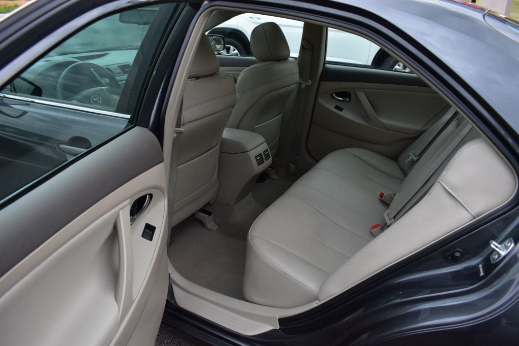 2009 Toyota Camry Hybrid 4dr Sedan - 22853907 - 21