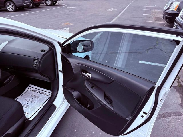 2009 Toyota Corolla 4dr Sedan Automatic S - 22987376 - 25