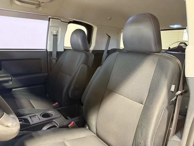 2009 Toyota FJ Cruiser 4WD 4dr Automatic - 22960459 - 29