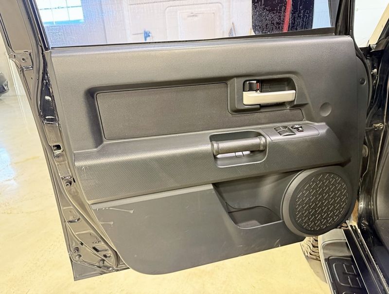 2009 Toyota FJ Cruiser 4WD 4dr Automatic - 22960459 - 30