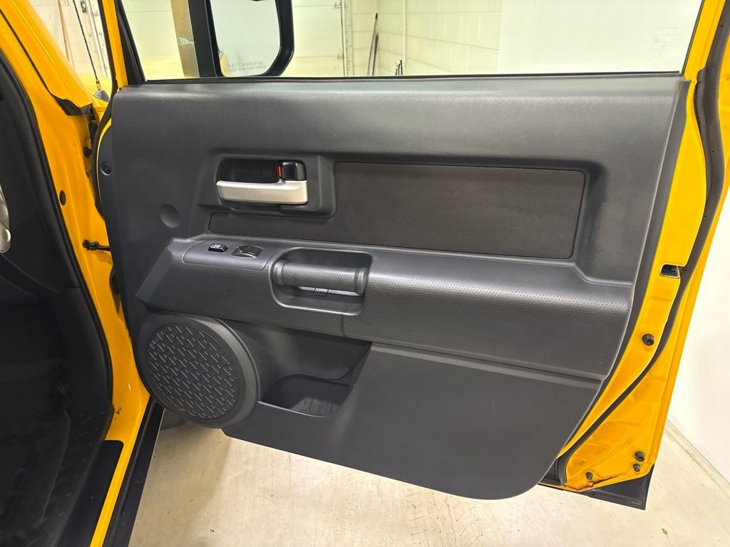 2009 Toyota FJ Cruiser 4WD 4dr Automatic - 23048865 - 29