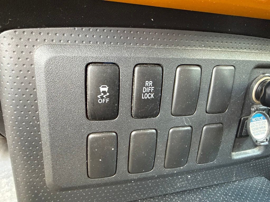 2009 Toyota FJ Cruiser Base - 23048865 - 11