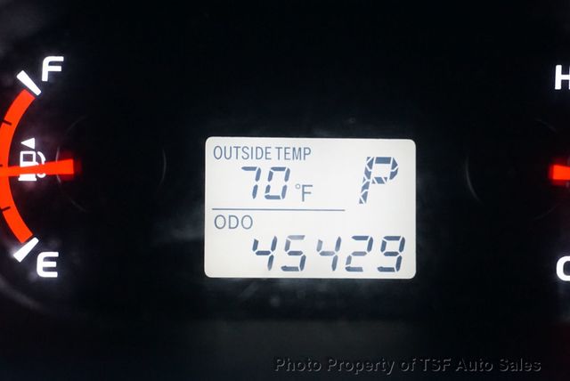 2009 Toyota Matrix 5dr Wagon Automatic FWD 1-OWNER CLEAN CARFAX LOW MILES  - 23098708 - 24