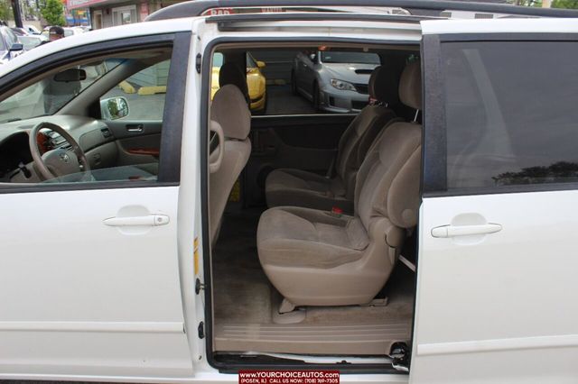 2009 Toyota Sienna XLE 7 Passenger 4dr Mini Van - 22421832 - 9