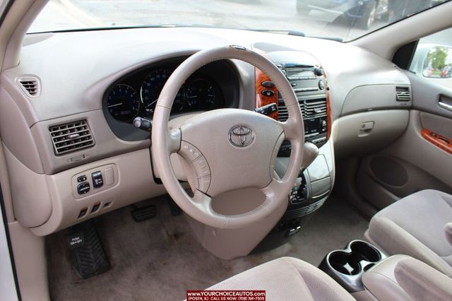2009 Toyota Sienna XLE 7 Passenger 4dr Mini Van - 22421832 - 16