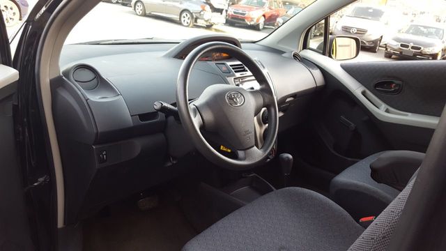 2009 Toyota Yaris Hatchback - 18473986 - 12