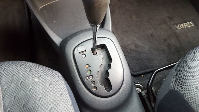 2009 Toyota Yaris Hatchback - 18473986 - 13