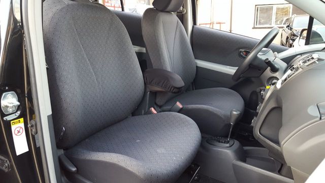 2009 Toyota Yaris Hatchback - 18473986 - 8
