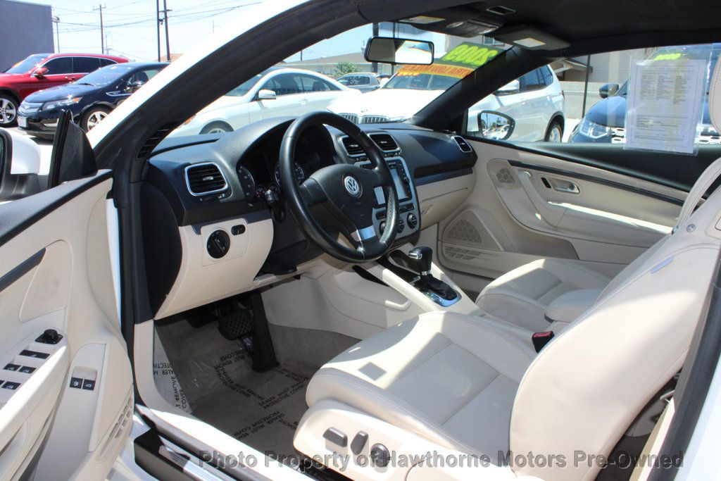2009 Volkswagen Eos 2dr Convertible DSG Komfort - 23035331 - 11