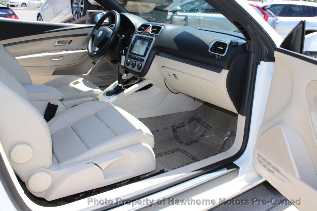 2009 Volkswagen Eos 2dr Convertible DSG Komfort - 23035331 - 12