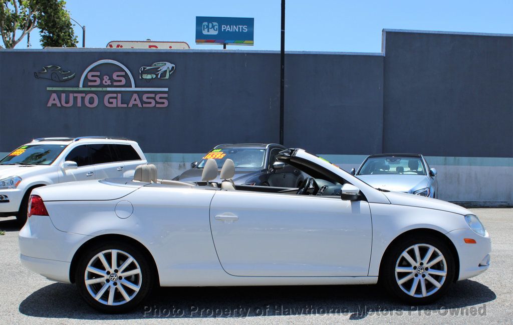 2009 Volkswagen Eos 2dr Convertible DSG Komfort - 23035331 - 18