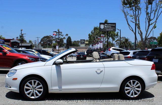 2009 Volkswagen Eos 2dr Convertible DSG Komfort - 23035331 - 19