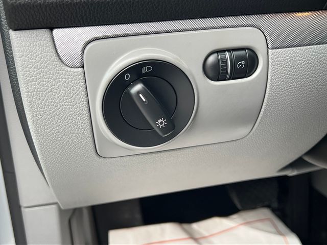 2009 Volkswagen Jetta Sedan 4dr Automatic SE - 23068988 - 19