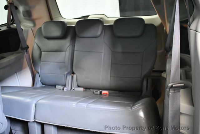 2009 Volkswagen Routan 4dr Wagon SEL Premium - 21820420 - 9