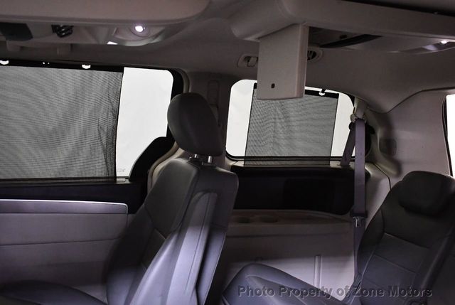 2009 Volkswagen Routan 4dr Wagon SEL Premium - 21820420 - 10