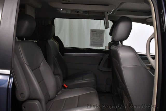2009 Volkswagen Routan 4dr Wagon SEL Premium - 21820420 - 16
