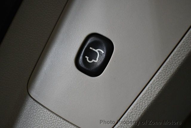 2009 Volkswagen Routan 4dr Wagon SEL Premium - 21820420 - 30