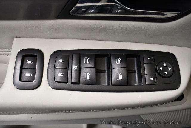 2009 Volkswagen Routan 4dr Wagon SEL Premium - 21820420 - 34