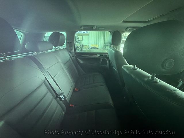 2009 Volkswagen Touareg 2 4dr VR6 - 23053856 - 9