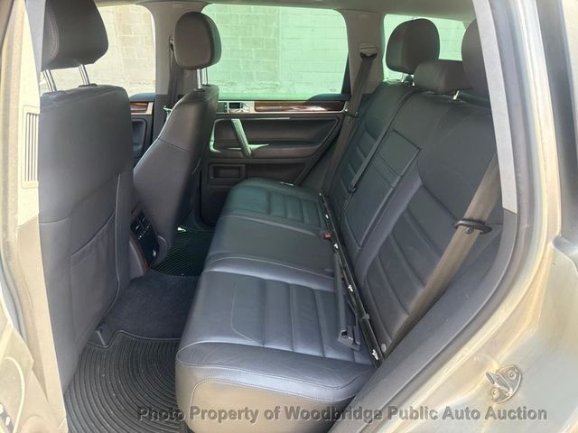 2009 Volkswagen Touareg 2 4dr VR6 - 23053856 - 21
