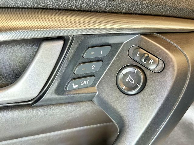 2010 Acura TL 4dr Sedan 2WD Tech - 23027474 - 19